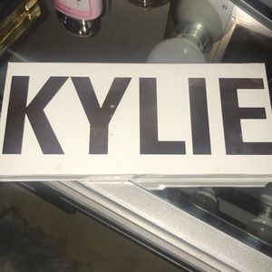 NEVER USED AUTHENTIC KYLIE PALETTE